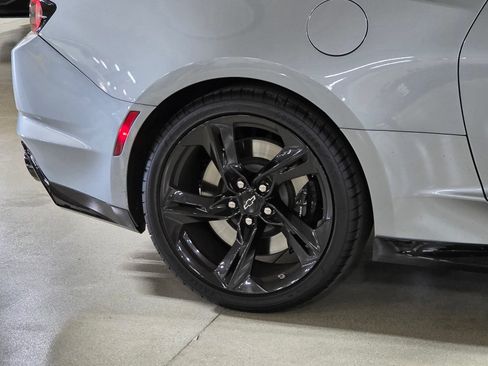 Used 2023 Chevrolet Camaro SS RWD image 9