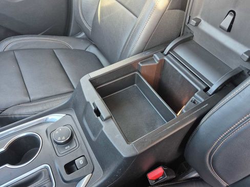 Used 2019 Chevrolet Traverse LT image 24