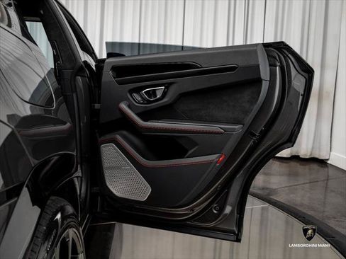 Used 2023 Lamborghini Urus S AWD/4WD image 46