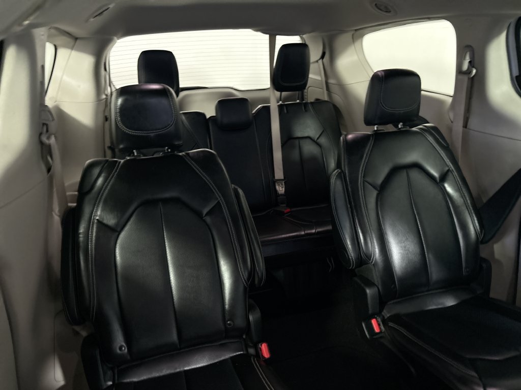 Used 2024 Chrysler Pacifica Touring-L FWD image 29