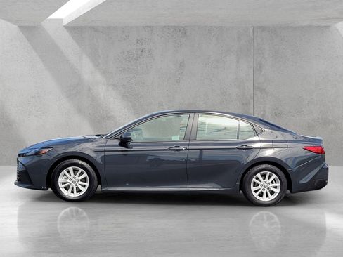 Used 2025 Toyota Camry LE image 7