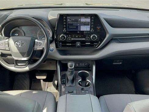 Used 2022 Toyota Highlander Limited image 12