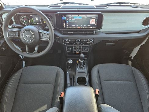 Used 2024 Jeep Wrangler Unlimited w/ Convenience Group image 18