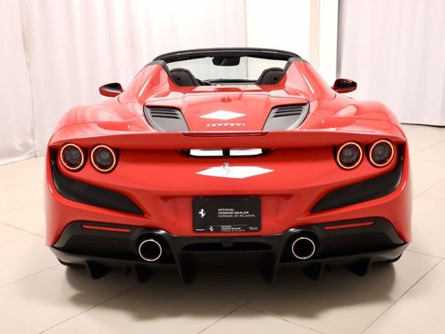 Certified 2022 Ferrari F8 Tributo RWD image 4