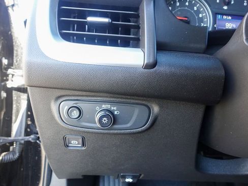 Used 2022 GMC Terrain SLE image 22