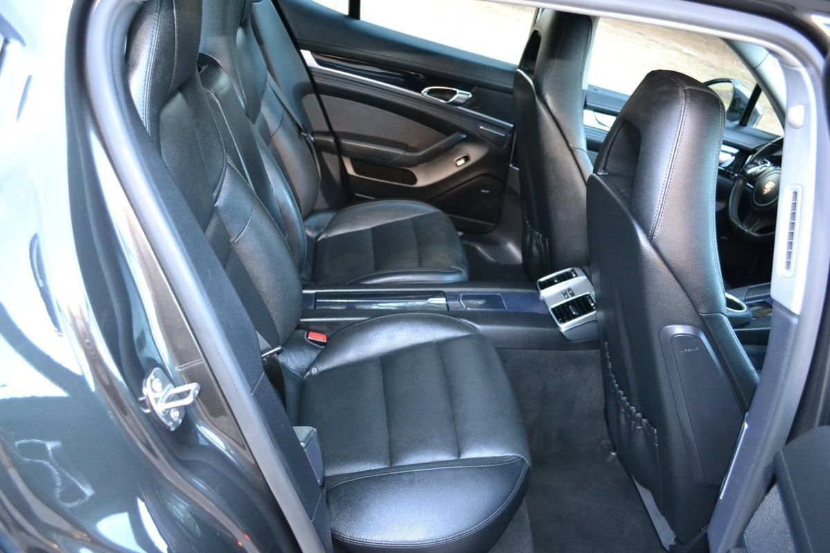 Used 2014 Porsche Panamera 4 w/ Premium Package AWD/4WD image 39