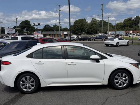 Used 2021 Toyota Corolla LE FWD image 6