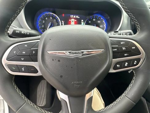 Used 2026 Chrysler Pacifica Limited FWD image 20