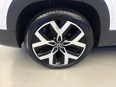 Used 2023 Volkswagen Taos SEL AWD/4WD image 8