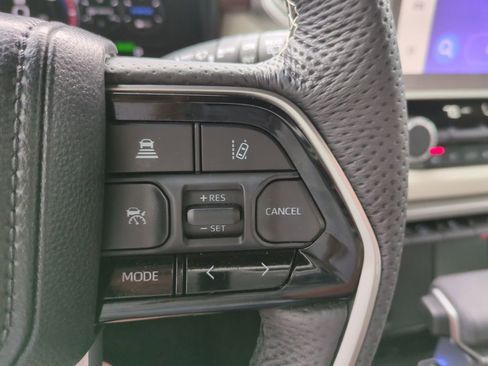 Used 2025 Toyota Sequoia Capstone AWD/4WD image 30