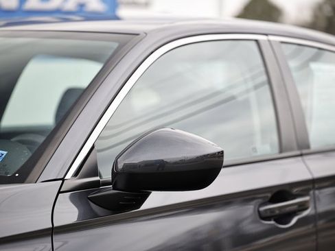 Used 2023 Honda Civic LX image 3