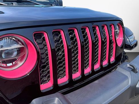 Used 2021 Jeep Wrangler Unlimited Sahara w/ Cold Weather Group AWD/4WD image 28