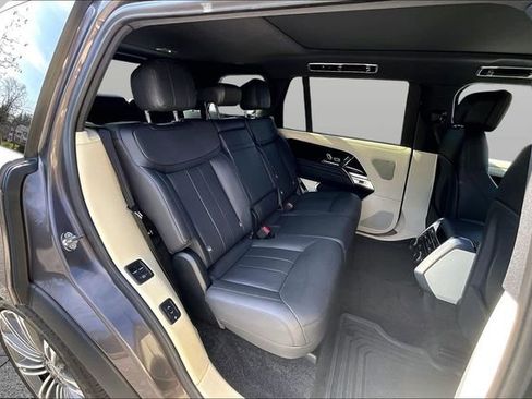 Used 2024 Land Rover Range Rover Long Wheelbase SE image 28