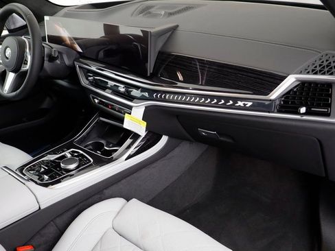 New 2026 BMW X7 xDrive40i w/ M Sport Package AWD/4WD image 19