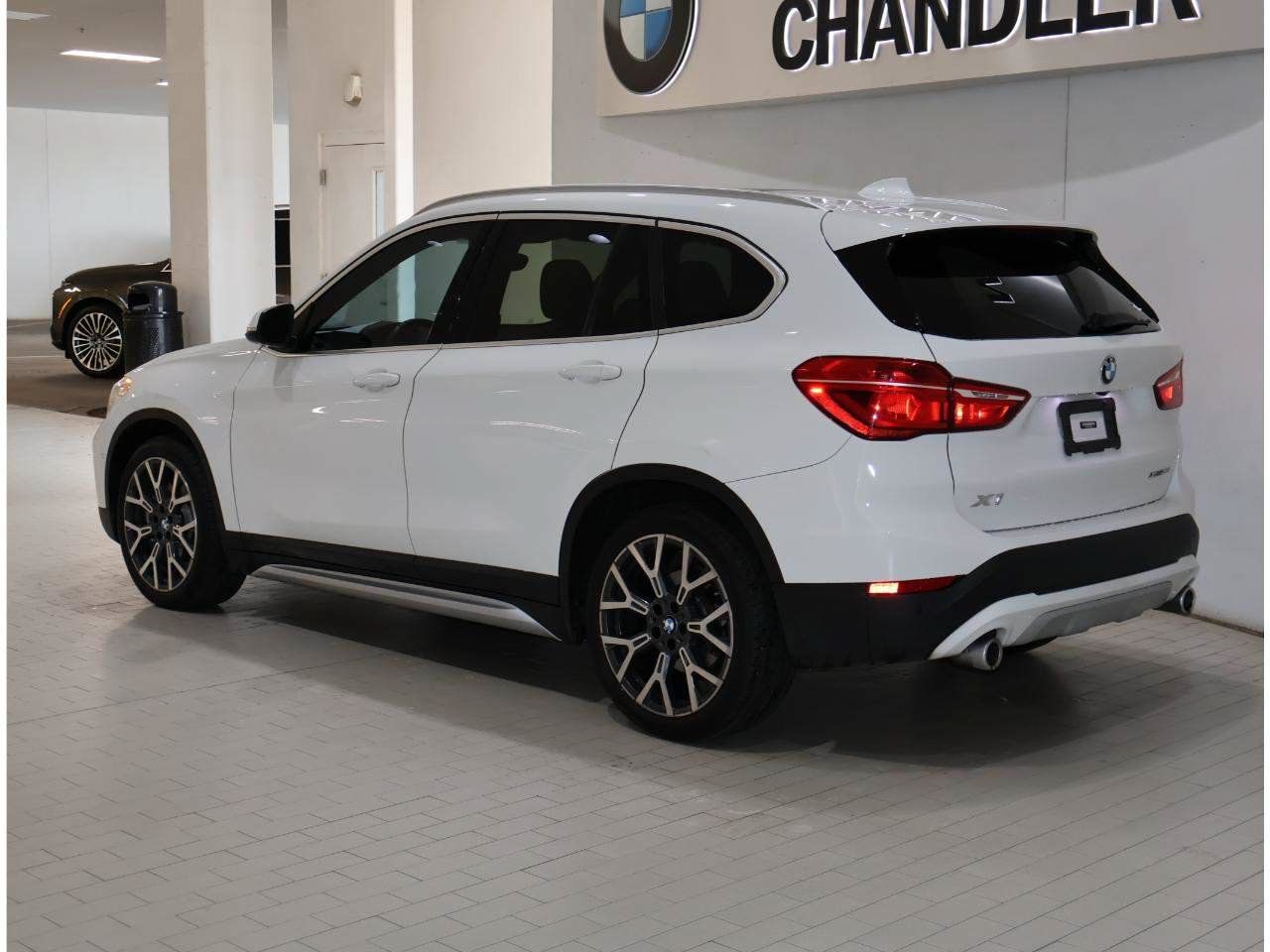 Used 2022 BMW X1 xDrive28i w/ Convenience Package AWD/4WD image 5