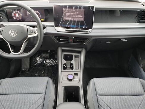 New 2026 Volkswagen Tiguan SE image 8