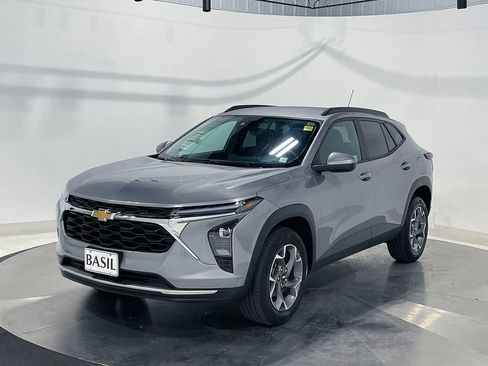 Used 2024 Chevrolet Trax LT FWD image 8