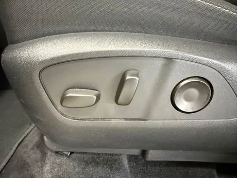 Used 2024 Chevrolet Traverse LT image 16