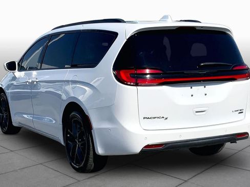 Used 2022 Chrysler Pacifica Limited w/ Uconnect Theater Family Group AWD/4WD image 12