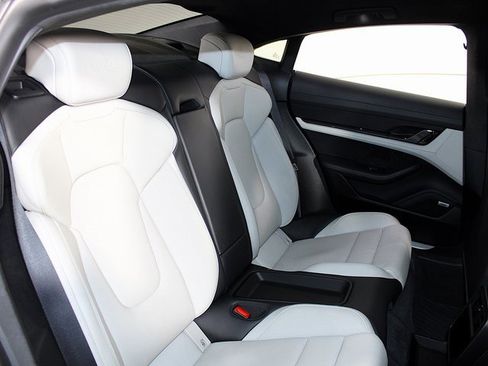 Used 2020 Porsche Taycan Turbo image 27