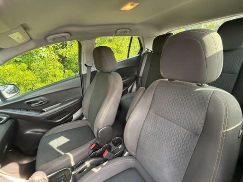 Used 2018 Chevrolet Trax LS AWD/4WD image 39