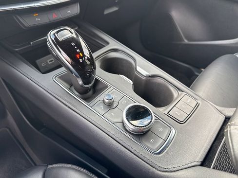 Used 2025 Cadillac XT4 Premium Luxury image 31