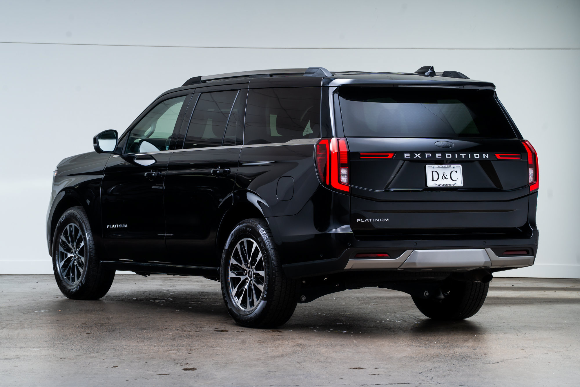 Used 2025 Ford Expedition Platinum AWD/4WD image 5