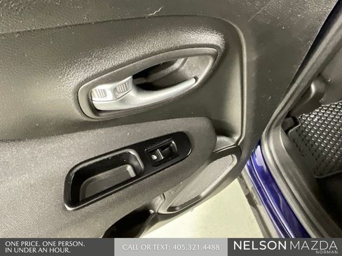 Used 2021 Jeep Renegade Latitude w/ Convenience Group FWD image 19