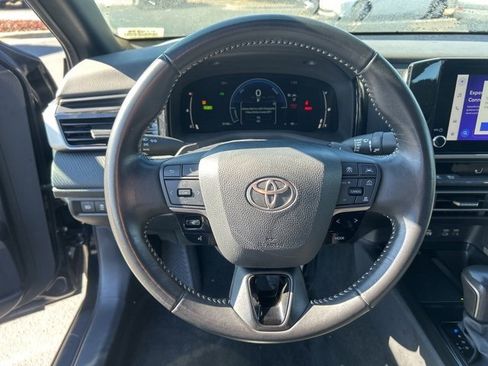 Used 2025 Toyota Camry SE image 17