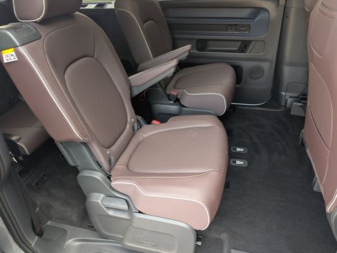 Used 2025 Volkswagen ID. Buzz Pro S Plus RWD image 21