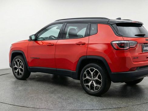 Used 2025 Jeep Compass Limited image 6