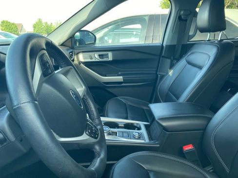 Used 2023 Ford Explorer XLT w/ Equipment Group 202A AWD/4WD image 13