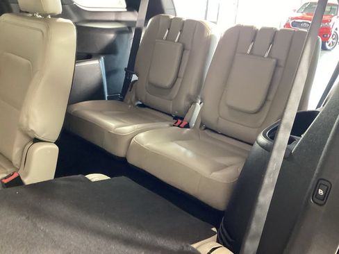 Used 2018 Ford Explorer Limited w/ Equipment Group 301A AWD/4WD image 31