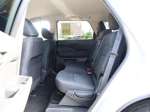 Certified 2025 Nissan Pathfinder SV AWD/4WD image 22
