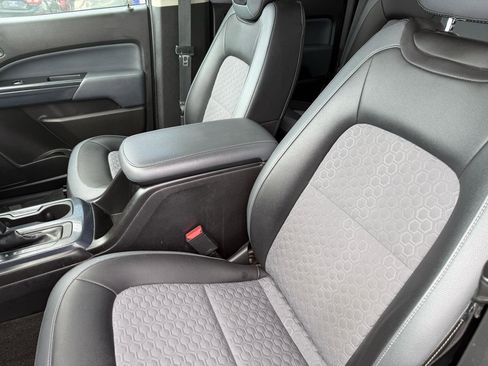 Used 2017 Chevrolet Colorado Z71 w/ Z71 Midnight Edition image 11