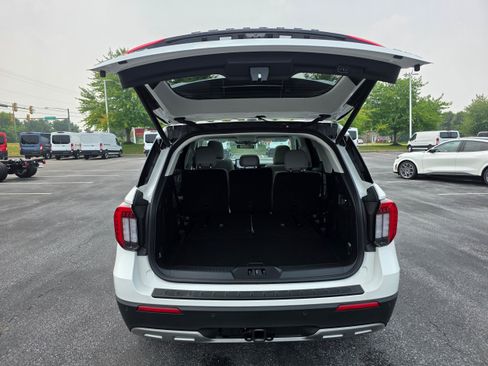 New 2026 Ford Explorer Active w/ Active Comfort Package AWD/4WD image 9