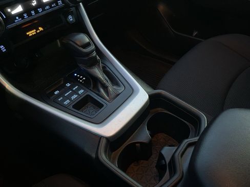 Used 2021 Toyota RAV4 LE image 26