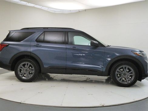 New 2026 Ford Explorer Active w/ Active Comfort Package image 9