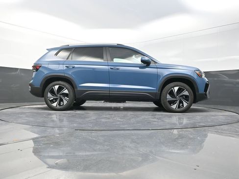 New 2026 Volkswagen Taos SE image 25