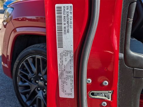 Certified 2023 Jeep Compass Limited image 32