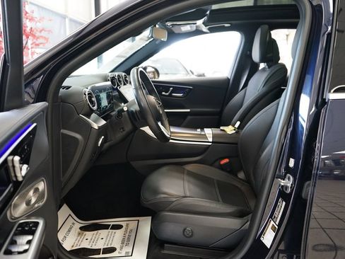 Used 2024 Mercedes-Benz GLC 300 4MATIC image 27