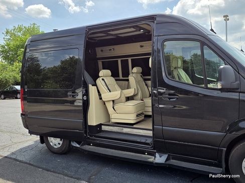 Used 2020 Mercedes-Benz Sprinter 2500 image 11