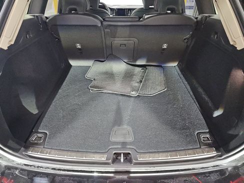 Used 2025 Volvo XC60 B5 Plus image 19