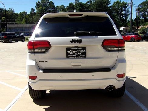 Used 2019 Jeep Grand Cherokee Altitude image 4