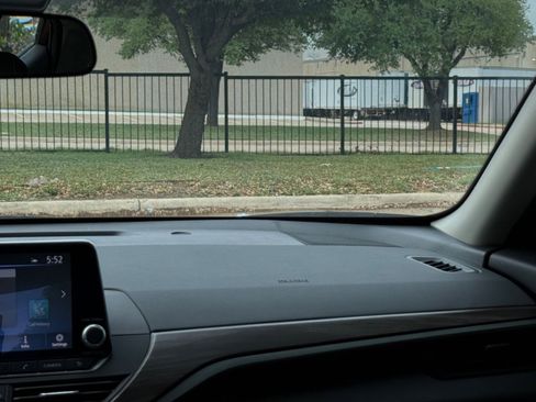 Used 2025 Nissan Altima 2.5 SV image 35