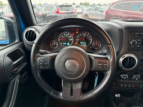 Used 2016 Jeep Wrangler Unlimited Sahara w/ Connectivity Group AWD/4WD image 20