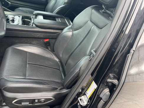 Used 2024 Jeep Wagoneer Series II w/ Flexible Seating Group image 13