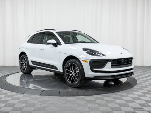 New 2026 Porsche Macan AWD/4WD image 9