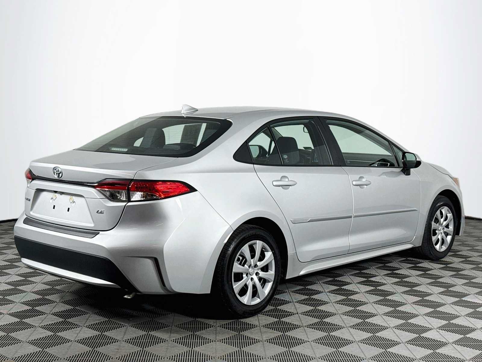 Used 2022 Toyota Corolla LE FWD image 5