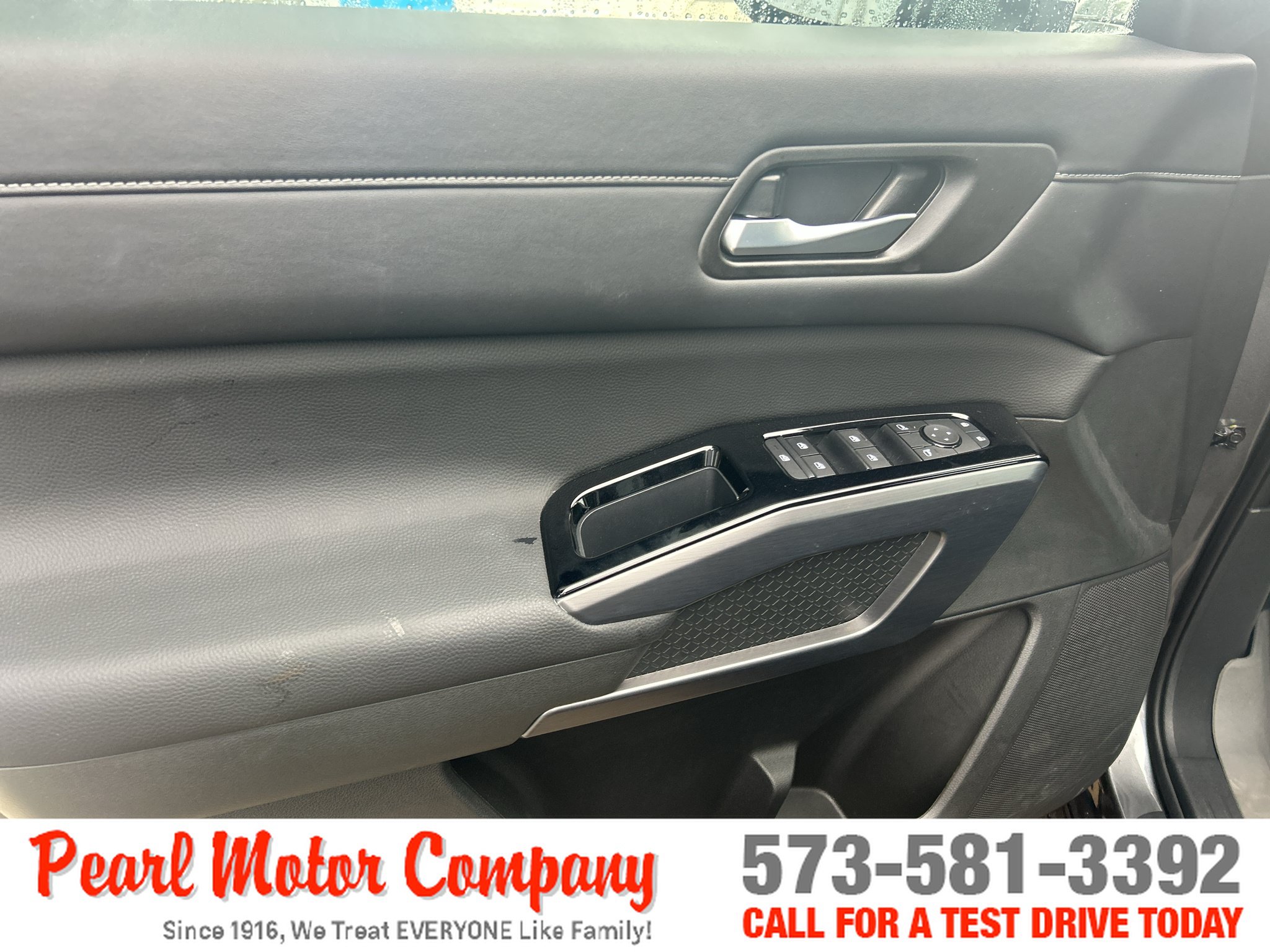 Used 2026 Nissan Pathfinder SL w/ Cargo Package AWD/4WD image 9